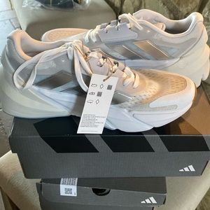 NWT white and silver Adistar 2 women’s adidas running shoes
